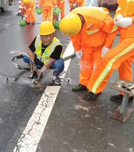 高壓注漿機瀝青路面填縫